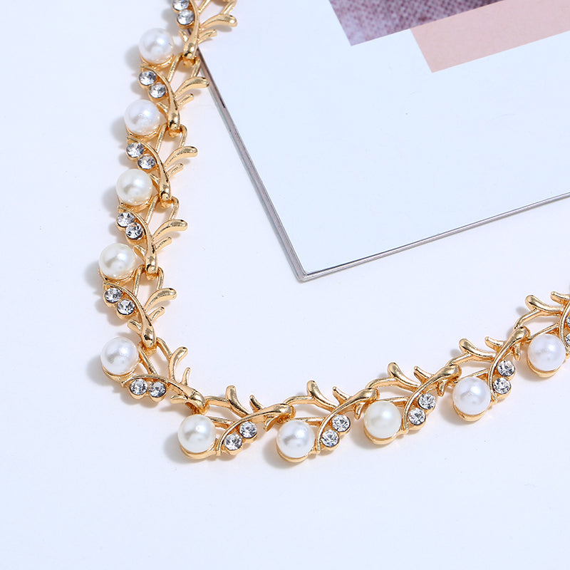 Elegant pearl, gold-plated jewelry set