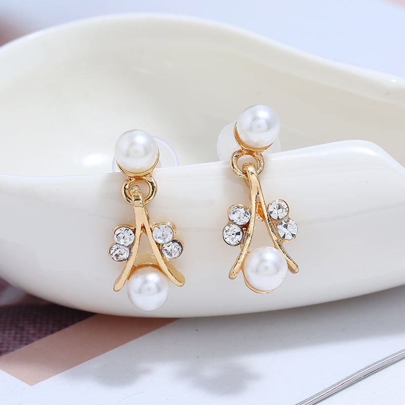 Elegant pearl, gold-plated jewelry set