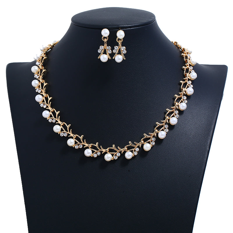 Elegant pearl, gold-plated jewelry set