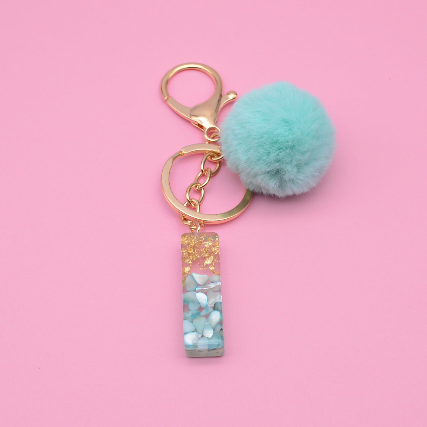 26 English Alphabet Keychains, Green Shell And Gold Foil Epoxy Bag Key Pendant